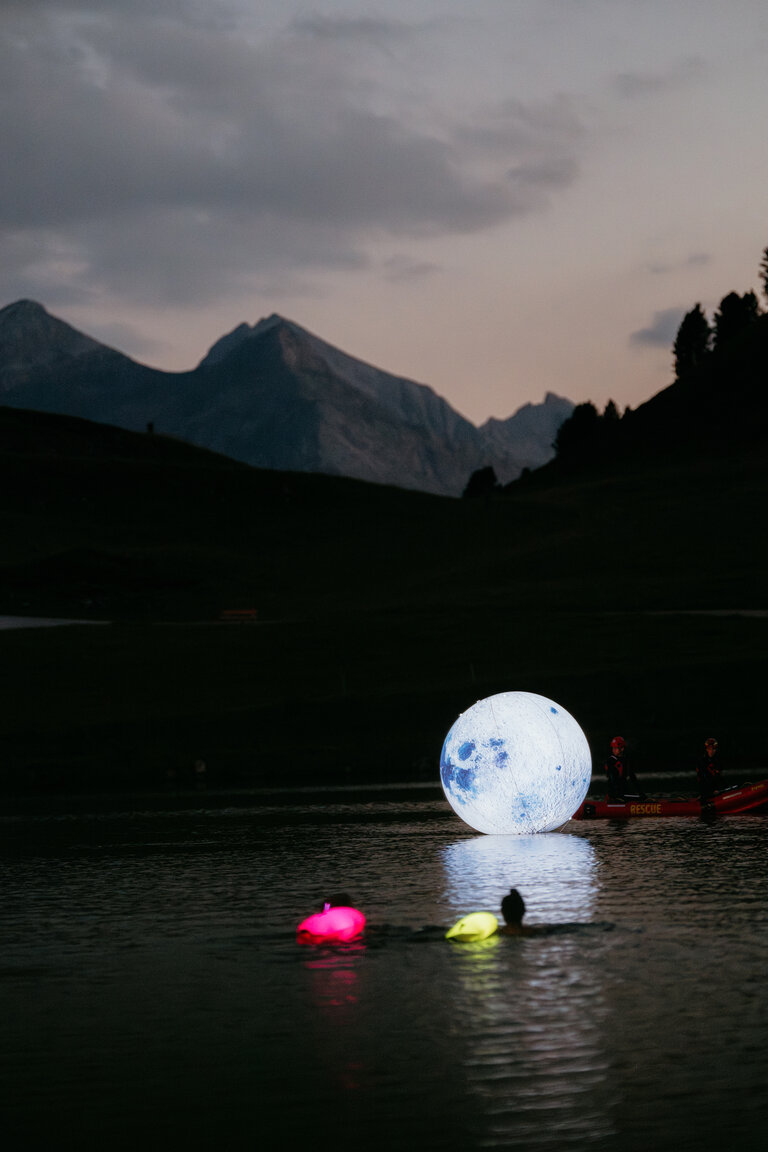 Vollmond-Schwimmen in Obertauern in stimmungsvoller Nachtatmosphäre