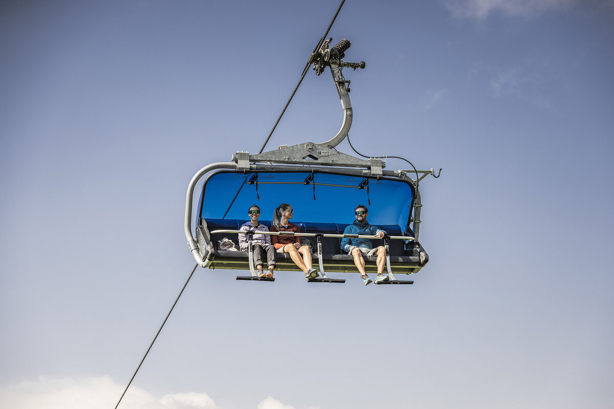 Hochalmbahn mit Fahrgästen in Obertauern