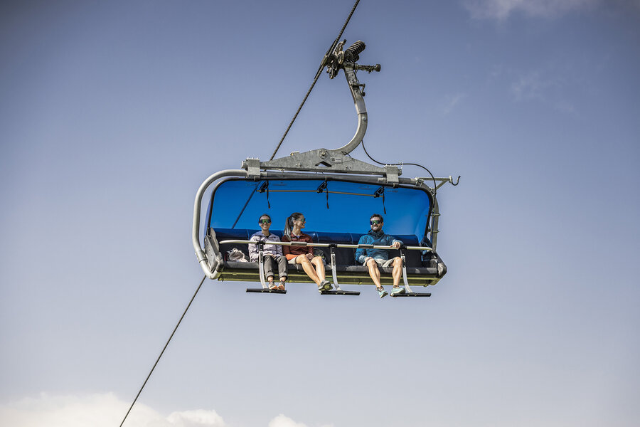 Hochalmbahn mit Fahrgästen in Obertauern