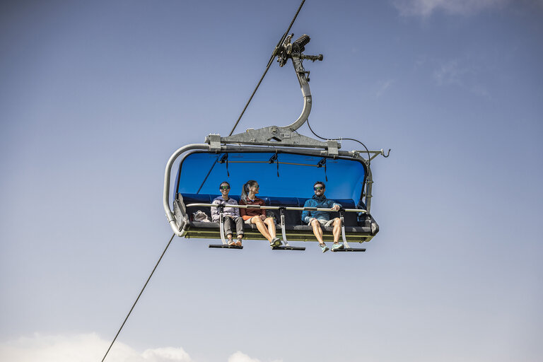 Hochalmbahn mit Fahrgästen in Obertauern
