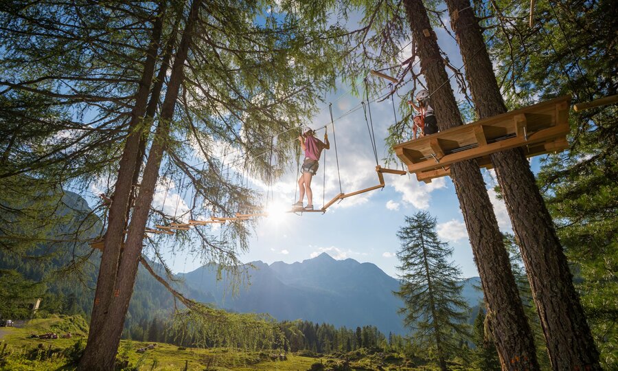 Almseilgarten in Obertauern inmitten der alpinen Landschaft.