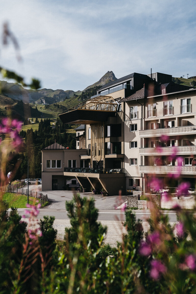 Hotel Steiner in Obertauern mit Blick auf die umliegende Natur