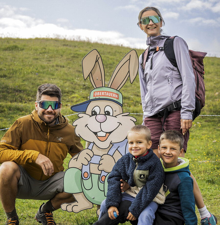 Familie mit Bobby in Bobbys Erlebniswelt