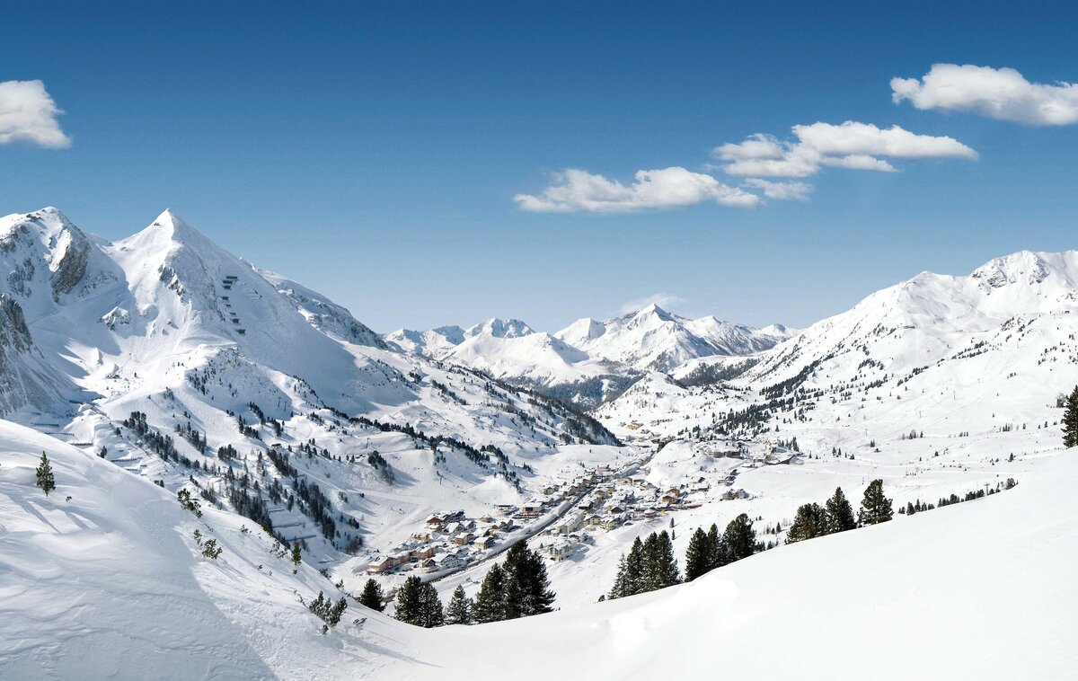 Verschneites Obertauern im Winter