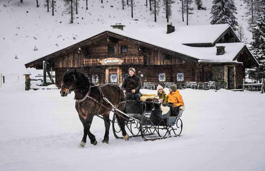 Pferdeschlitten vor der Gnadenalm in Obertauern
