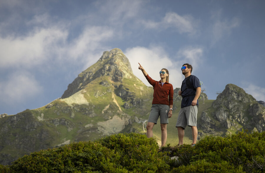 Wanderer mit Seekarspitz im Hintergrund in Obertauern