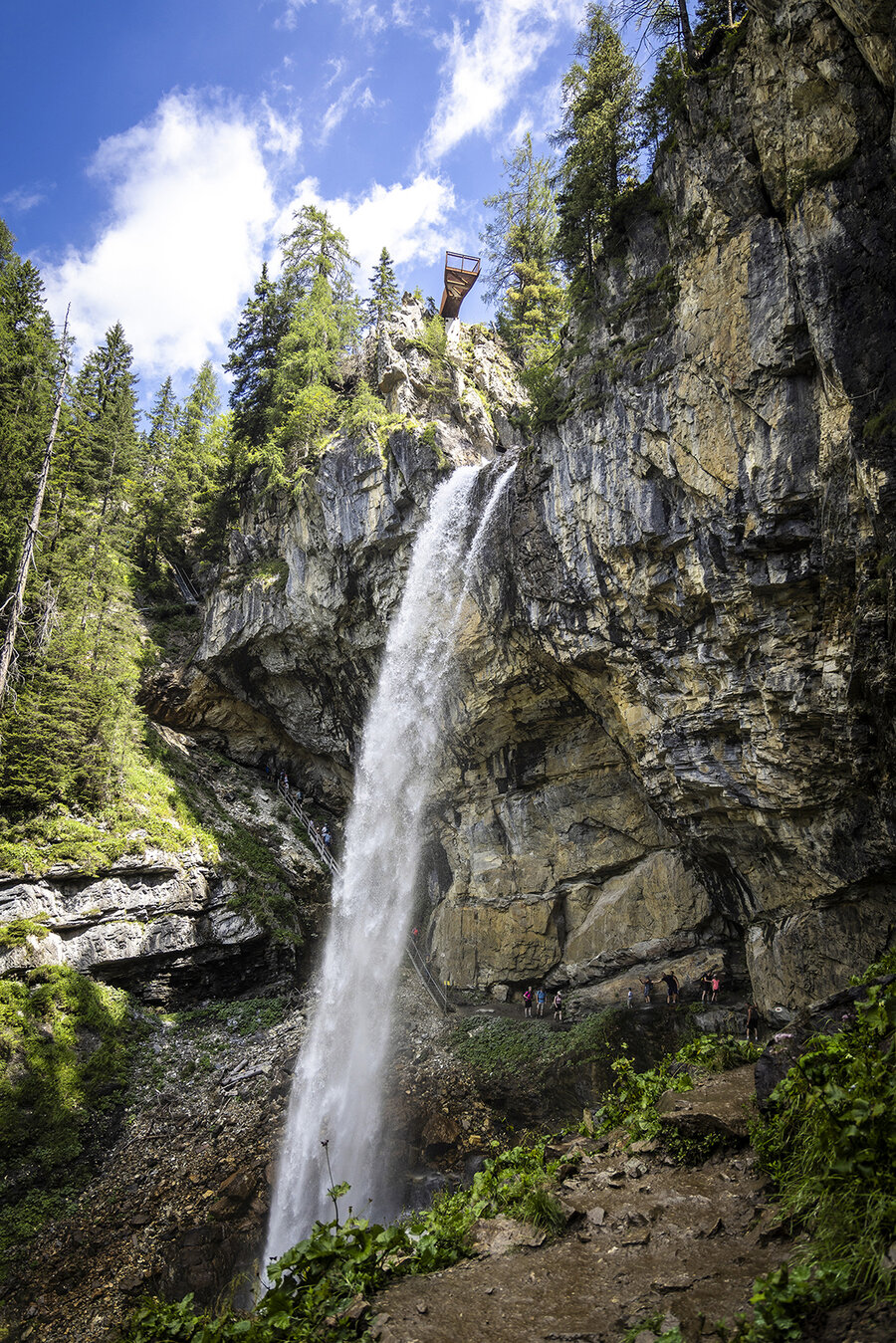 Johanneswasserfall in Obertauern mit Felswand