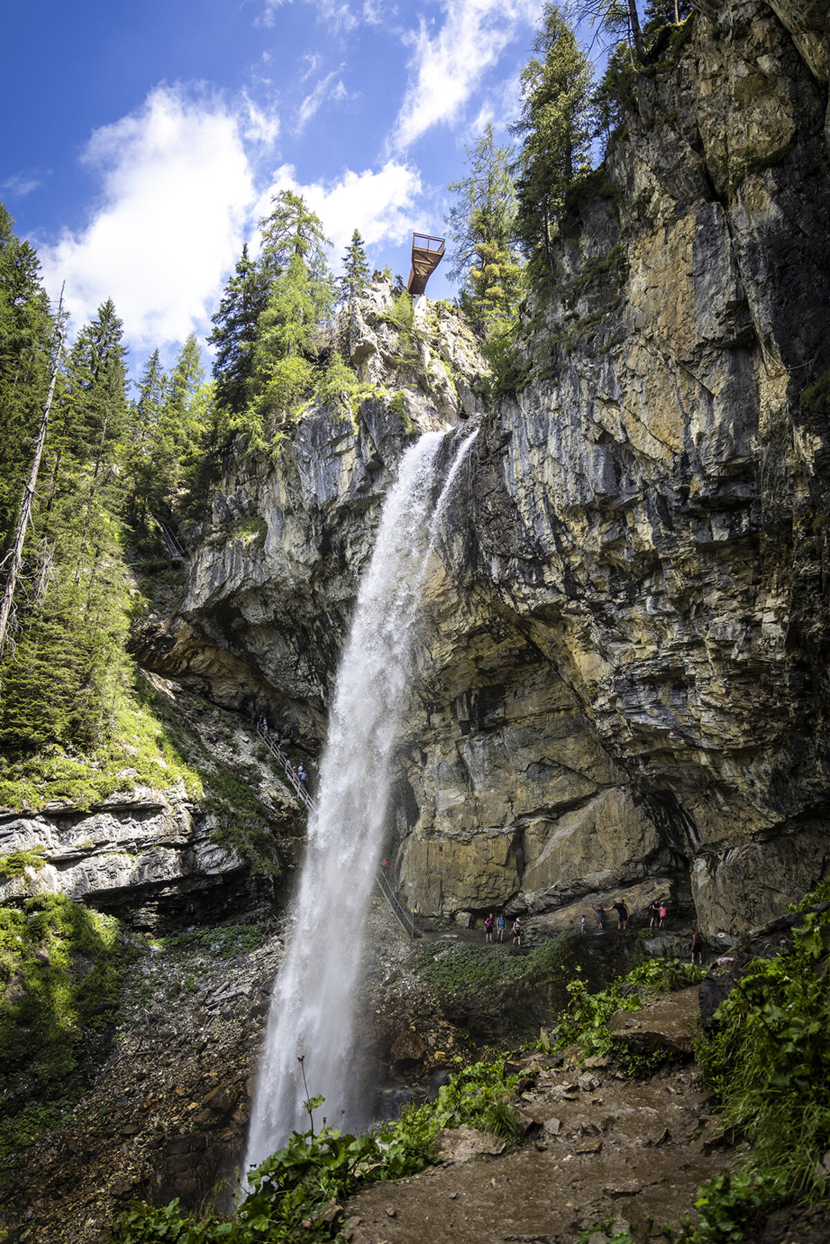 Johanneswasserfall in Obertauern mit Felswand