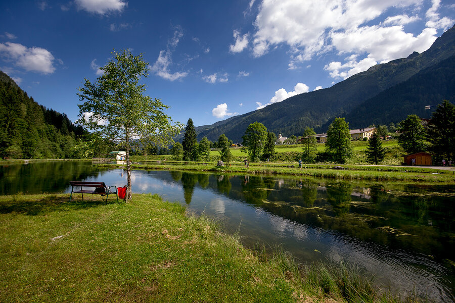 Angelteich im Wildpark Untertauern in alpiner Landschaft