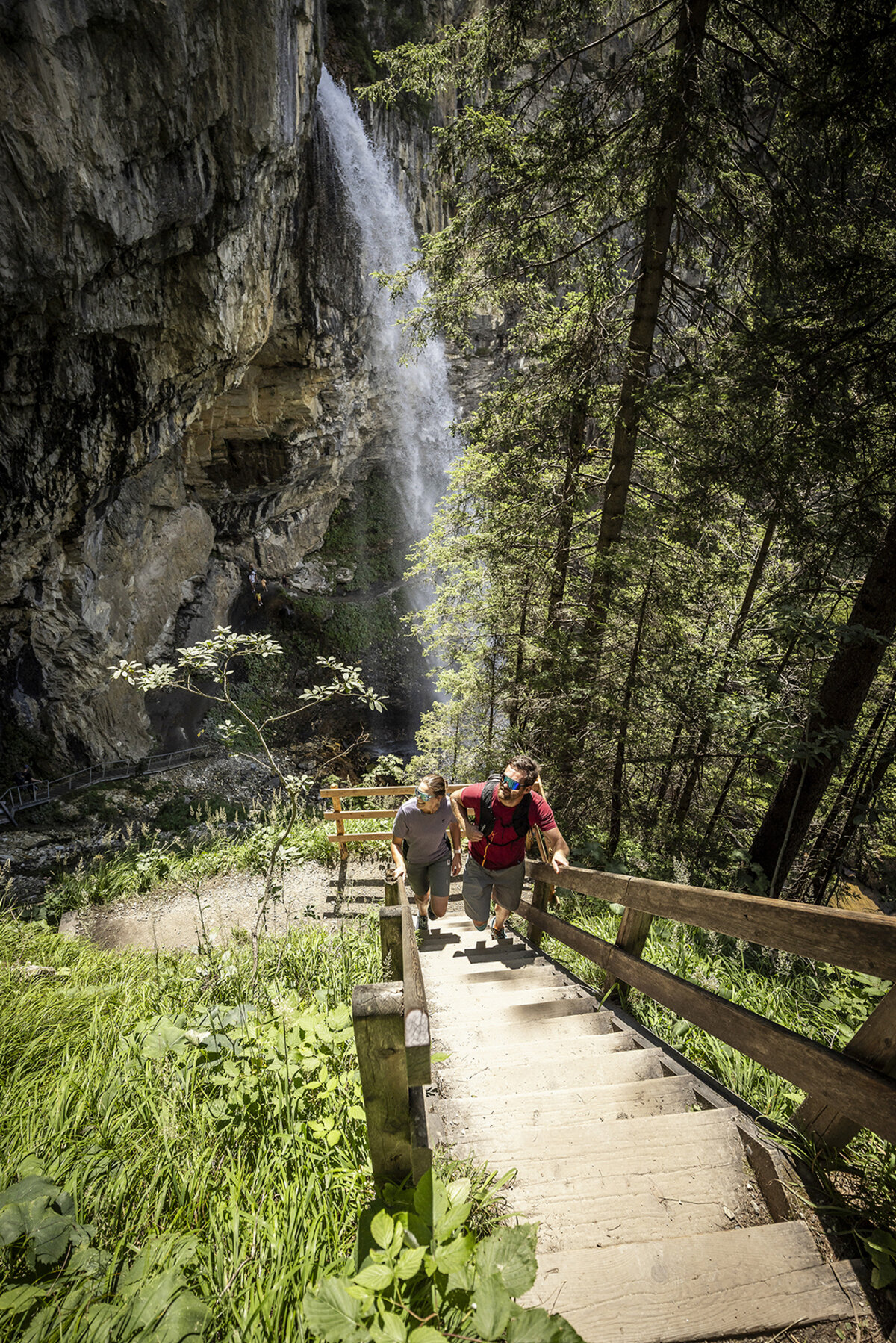 Wanderer am Johanneswasserfall in Obertauern