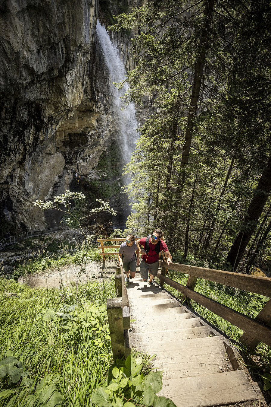 Wanderer am Johanneswasserfall in Obertauern