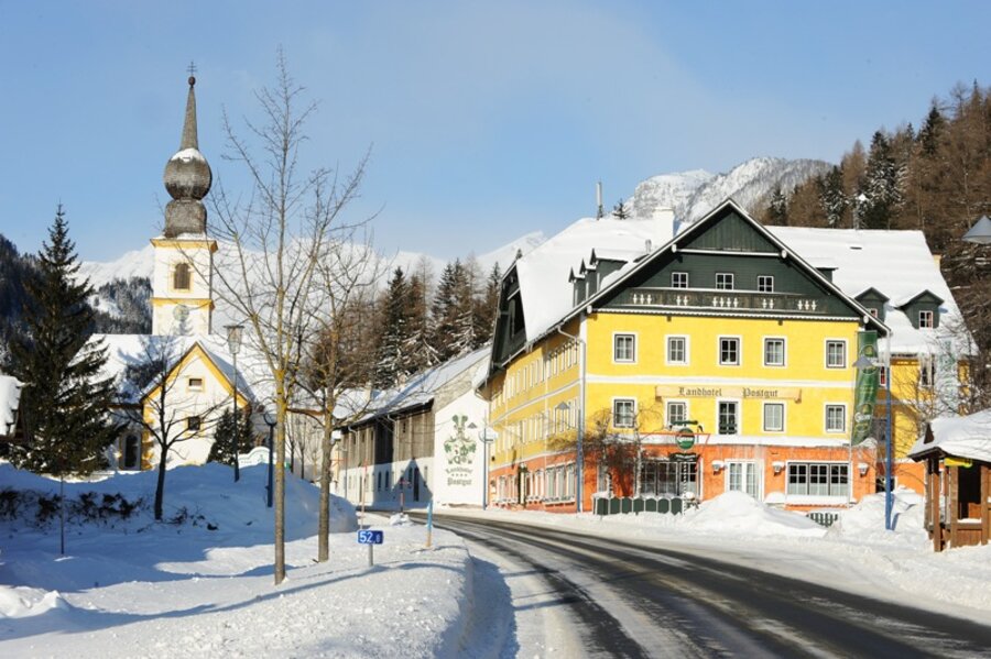 Verschneites Ortsbild von Tweng im Salzburger Lungau